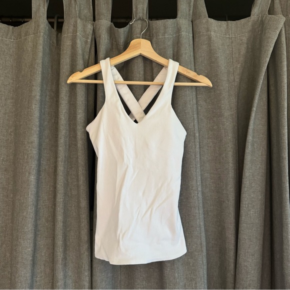 Alo yoga elevate tank size s - Picture 3 of 5
